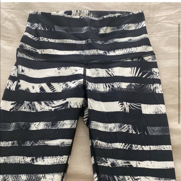 Lululemon Shady palms Wunder under Leggings - Picture 5 of 8